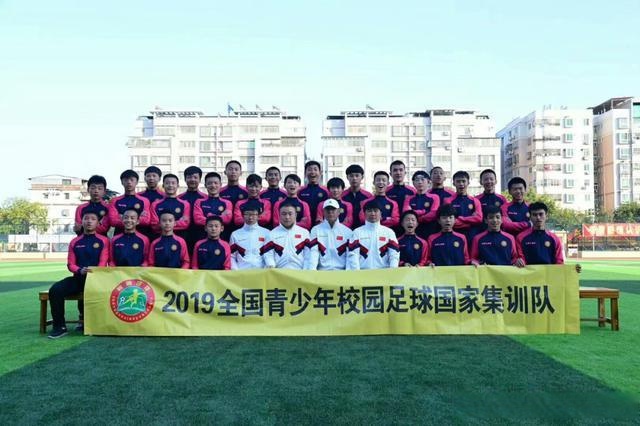 中国足球举办全国青少年足球夏令营