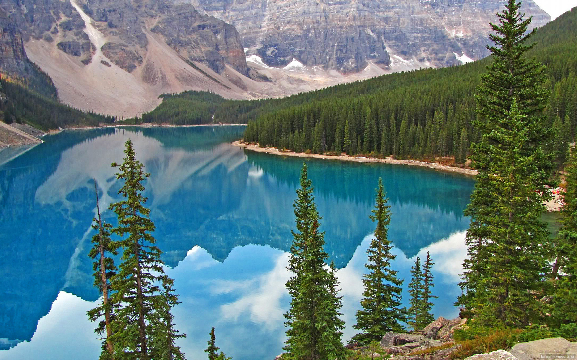 九游娱乐注册-足球明星签署年度公益合约，推动青少年体育教育，足球明星签约价格