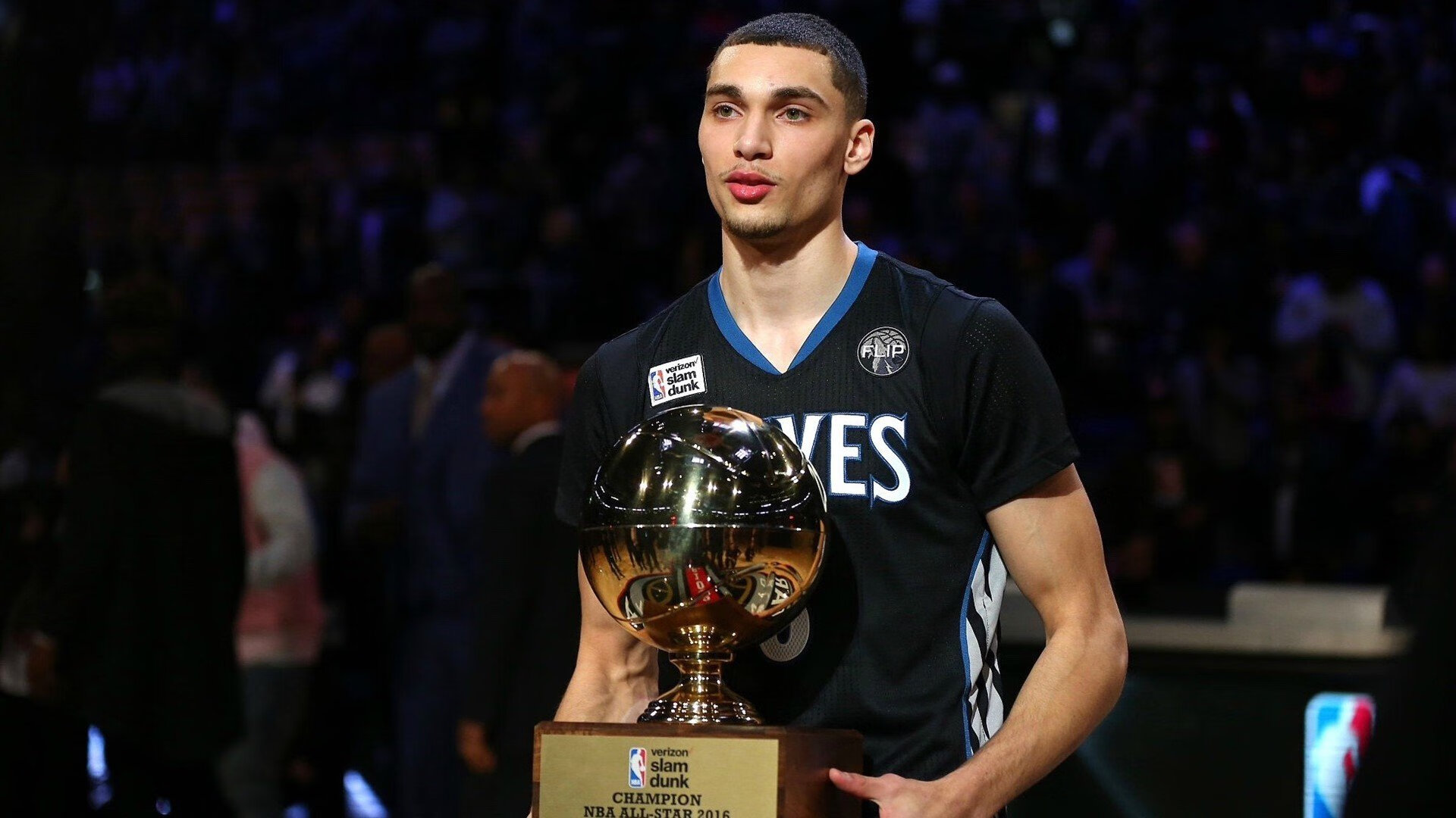 比利时骑手格里高利·瓦特莱特在2024年国际马术联合会障碍赛世界巡回赛中以“Maximus”马匹获得个人第五名,展现坚韧精神。